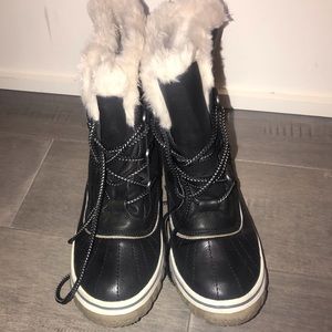 STEVE MADDEN SNOW BOOTS SIZE 39